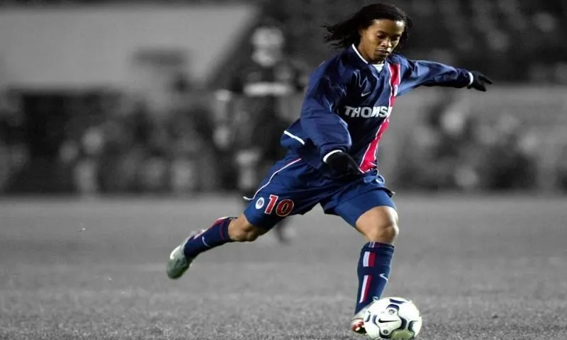 Sự nghiệp của Ronaldinho 2001