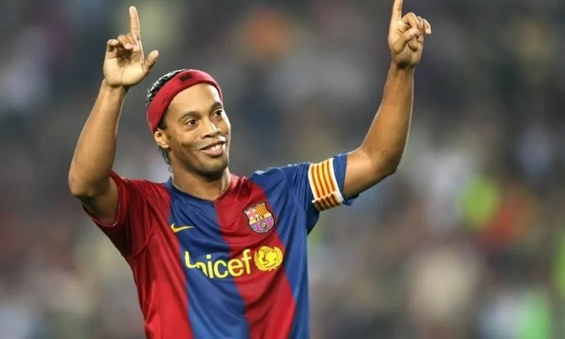 Ronaldinho bao nhiêu tuổi?