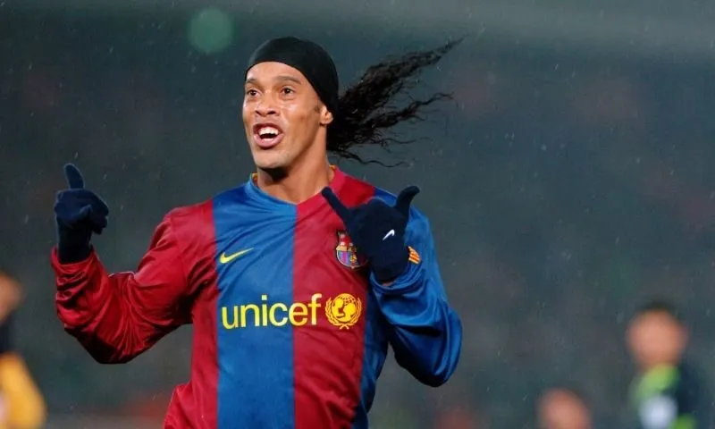 Ronaldinho đá vị trí nào?