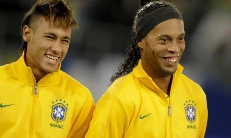 Sự ảnh hưởng ngoài sân cỏ của Ronaldinho Neymar