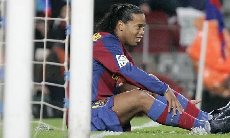 Ronaldinho ra tù chưa?