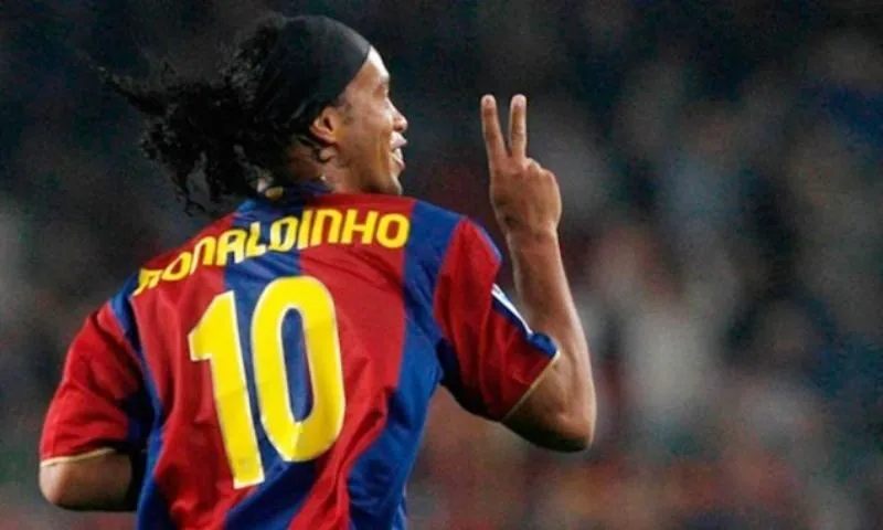 Ronaldinho số áo nào có ý nghĩa đặc biệt nhất?