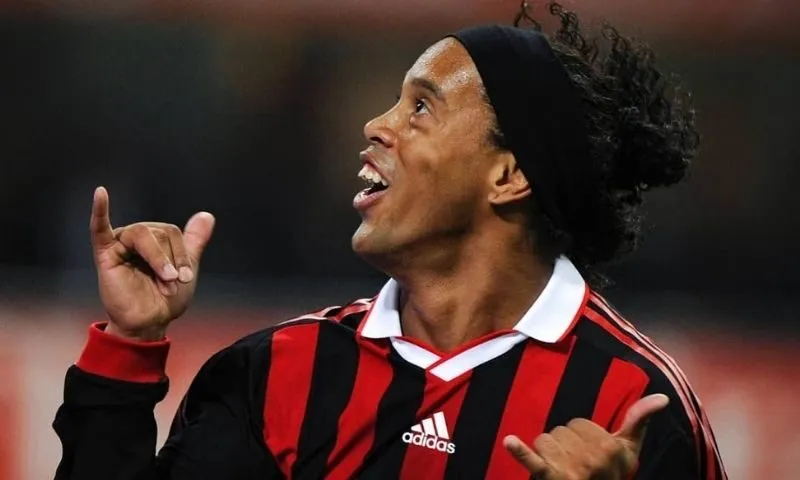 Ronaldinho từng đá cho câu lạc bộ nào?